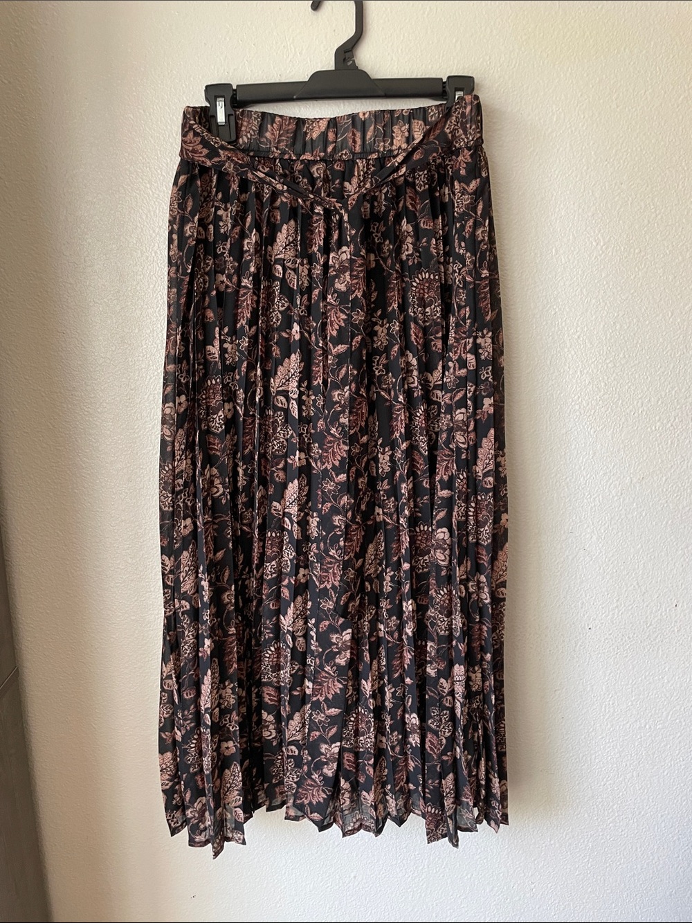 Women’s pleated Floral multicolor Chiffon Maxi Skirt - Picture 2 of 2